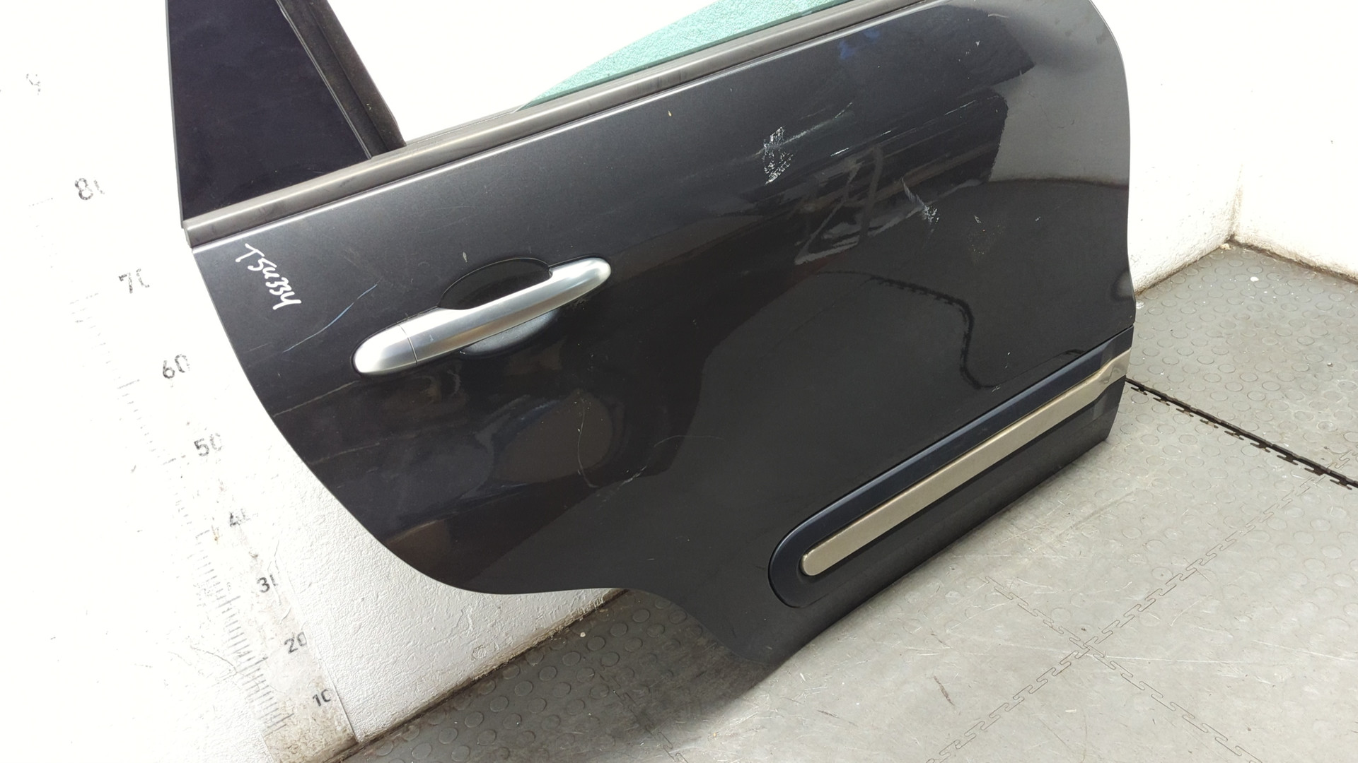 Дверь задняя правая