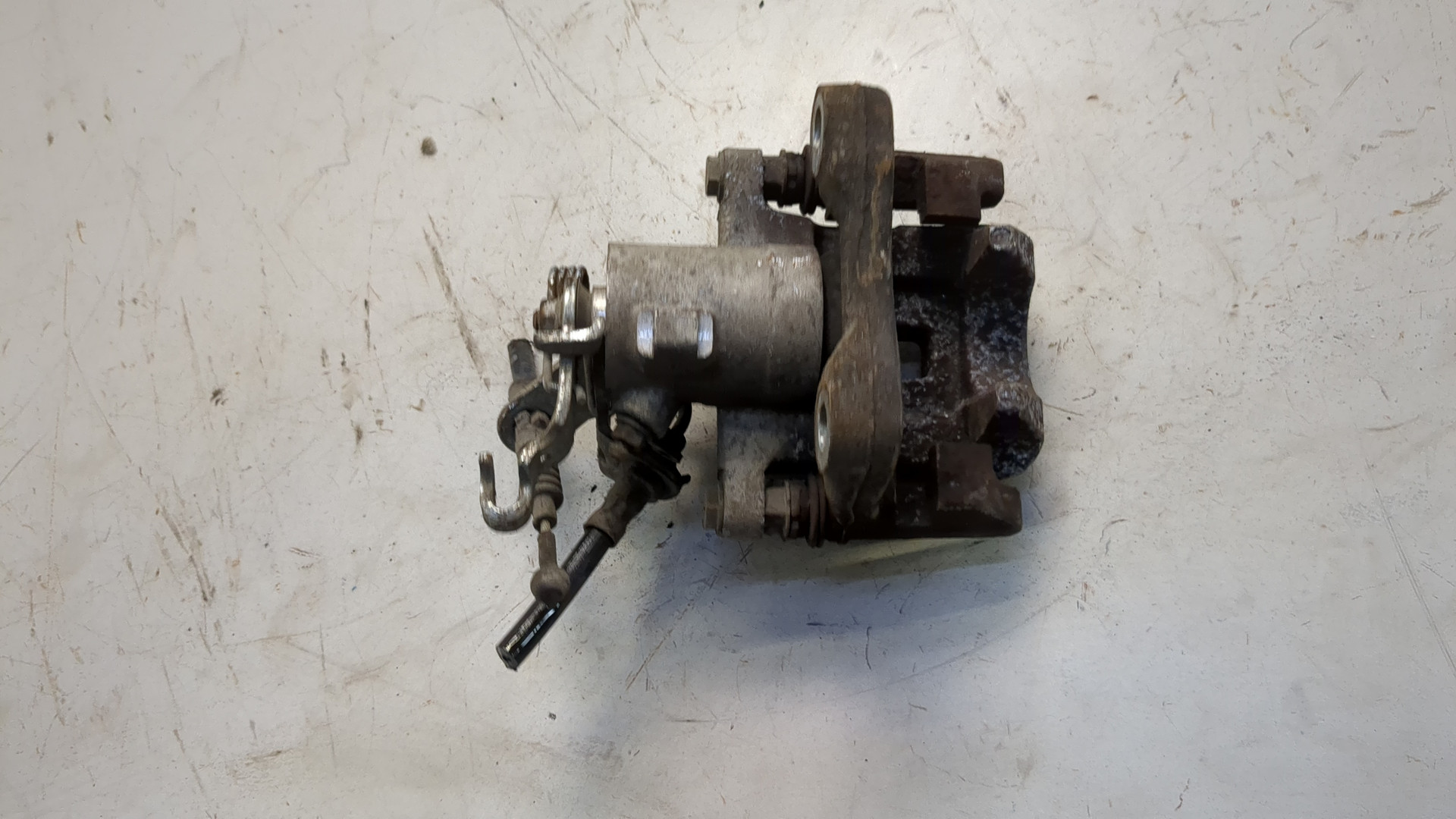 Суппорт задний левый