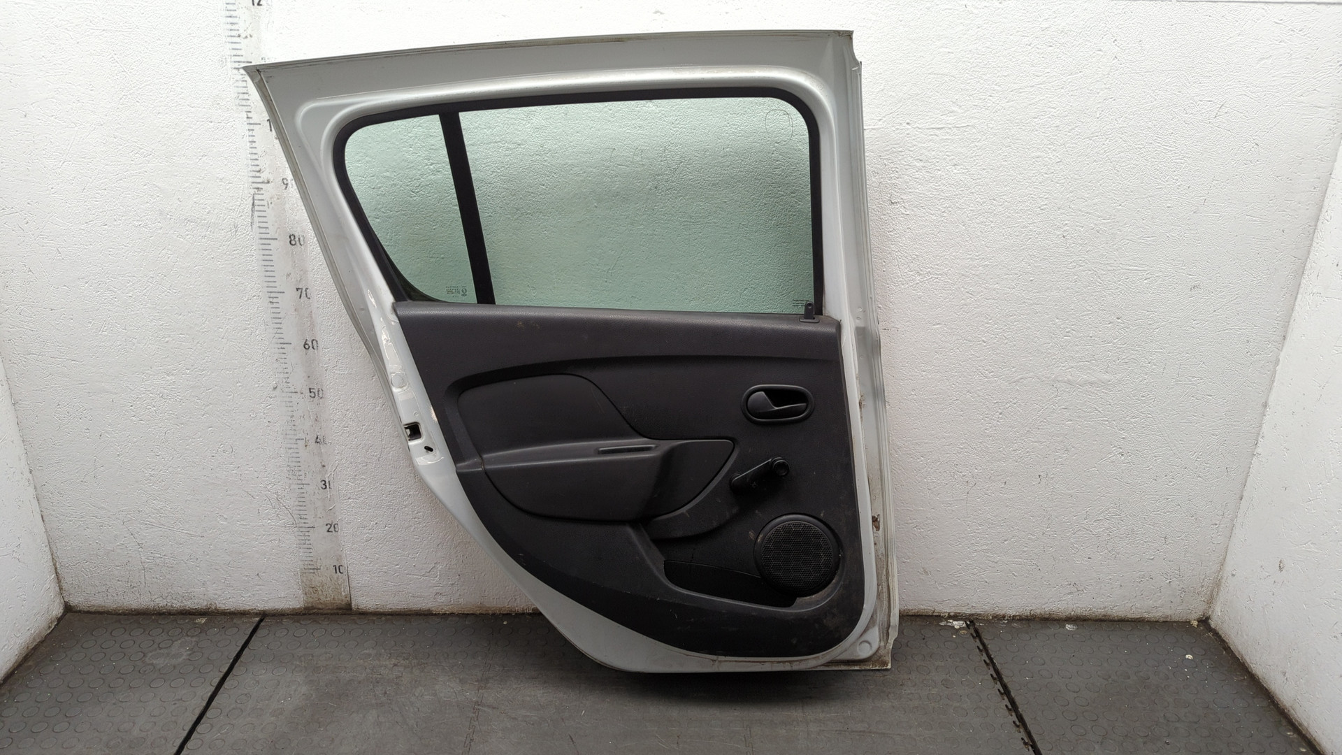 Дверь задняя левая