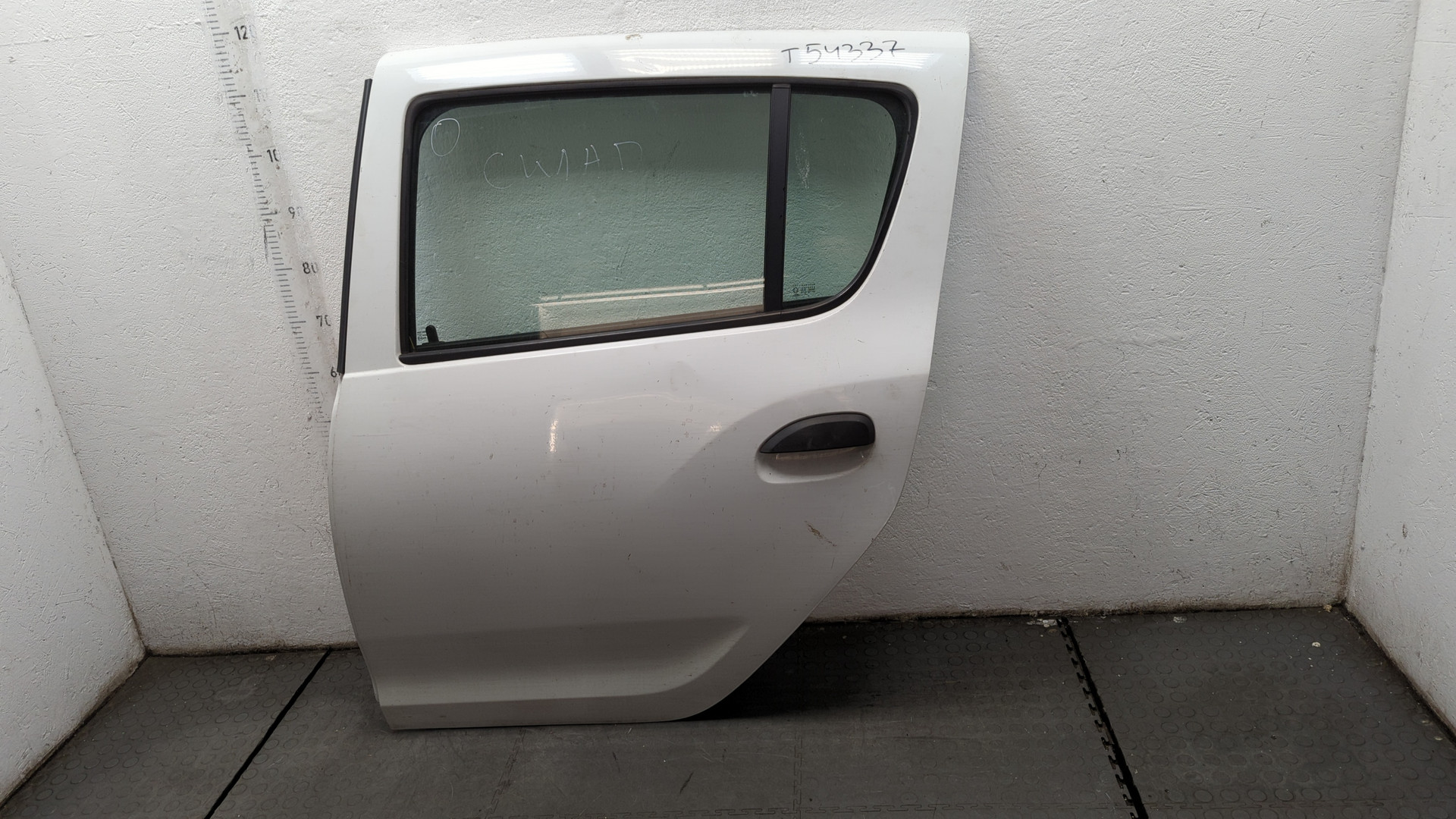 Дверь задняя левая