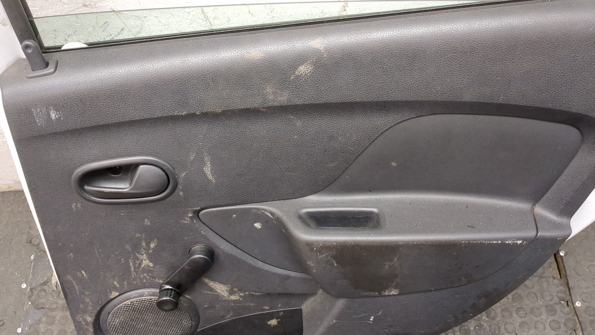 Дверь задняя правая