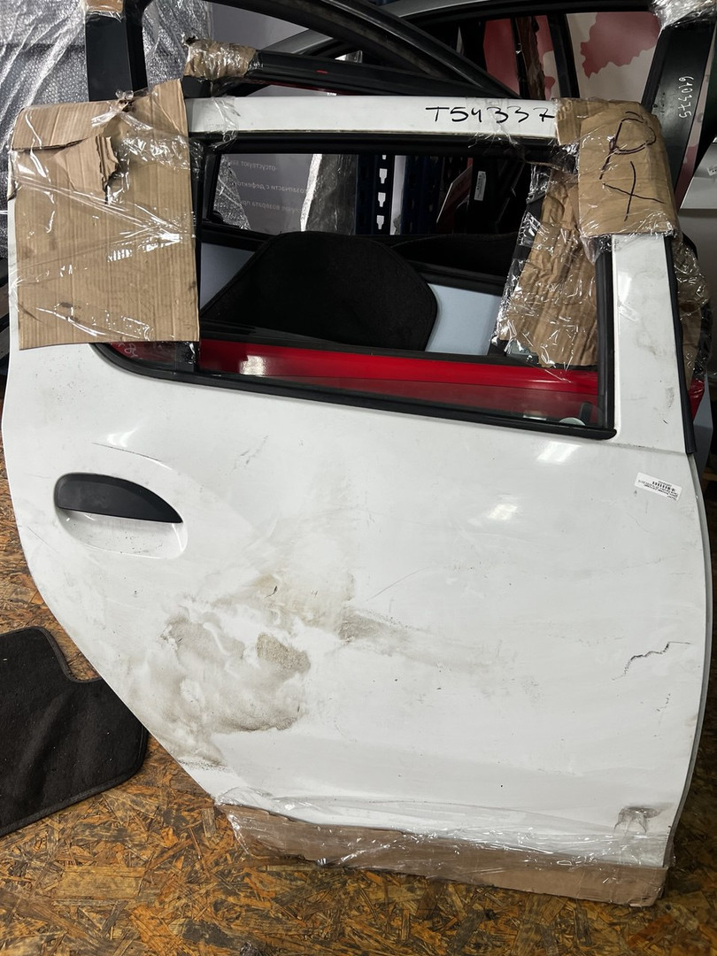 Дверь задняя правая