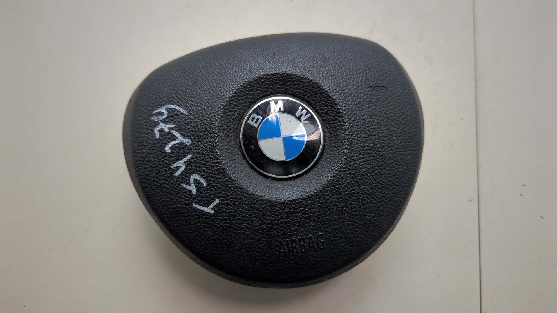 Подушка безопасности в рулевое колесо