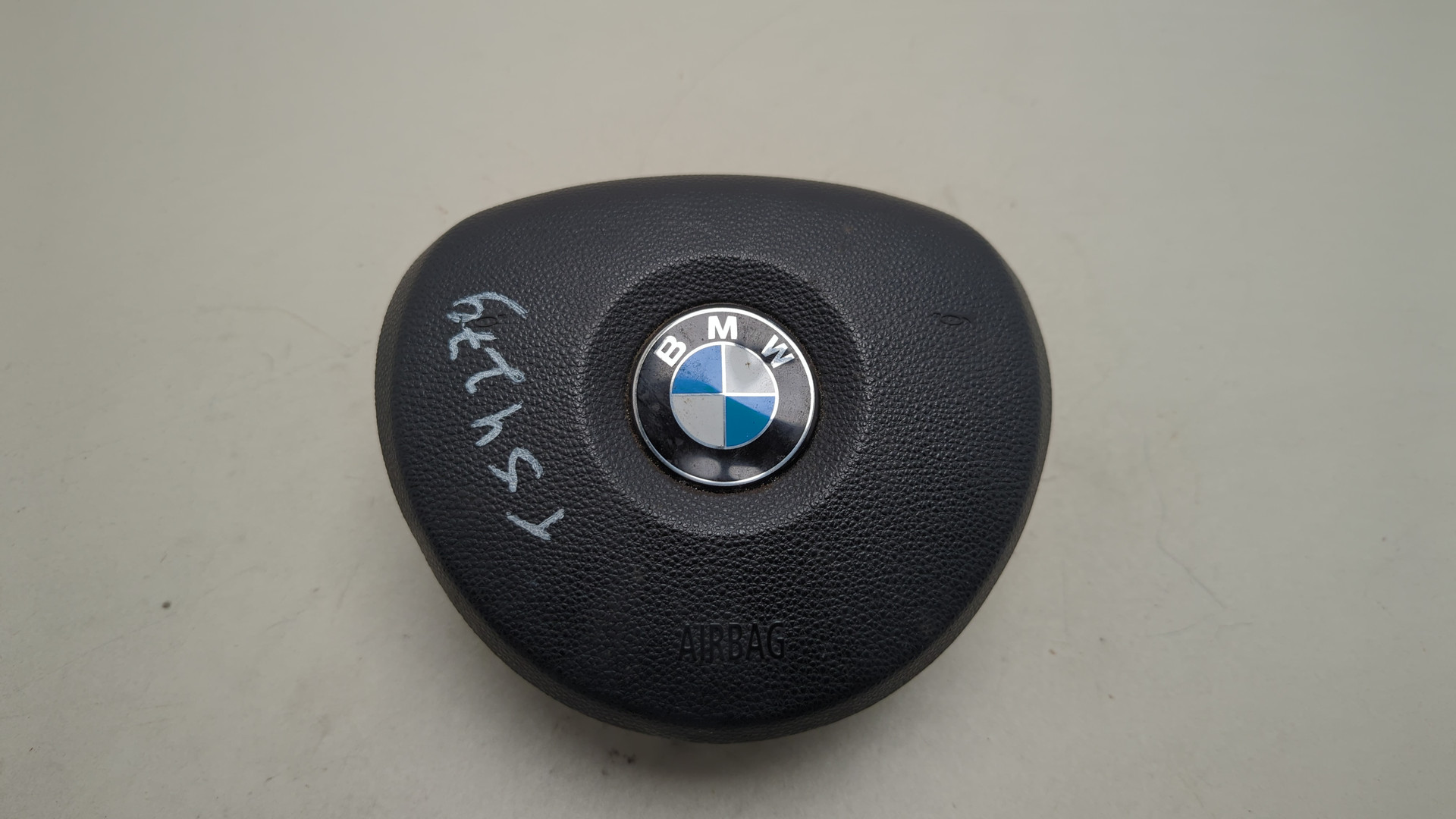 Подушка безопасности в рулевое колесо