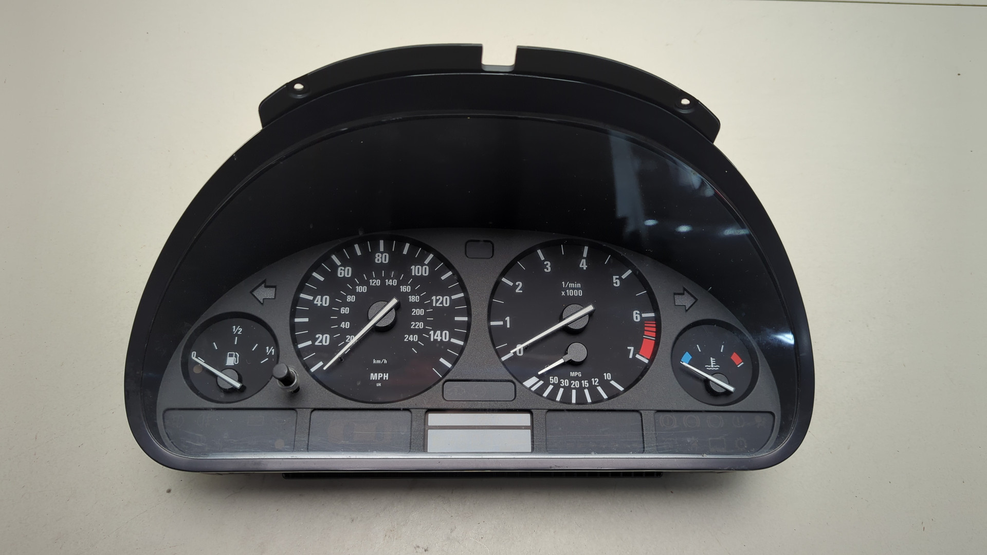 Панель приборов