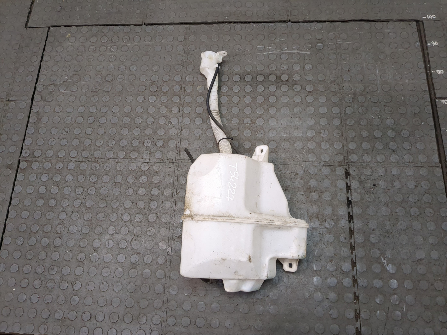 Бачок омывателя лобового стекла