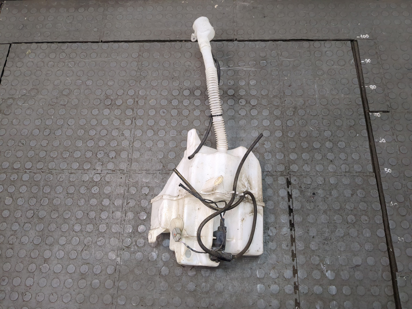 Бачок омывателя лобового стекла