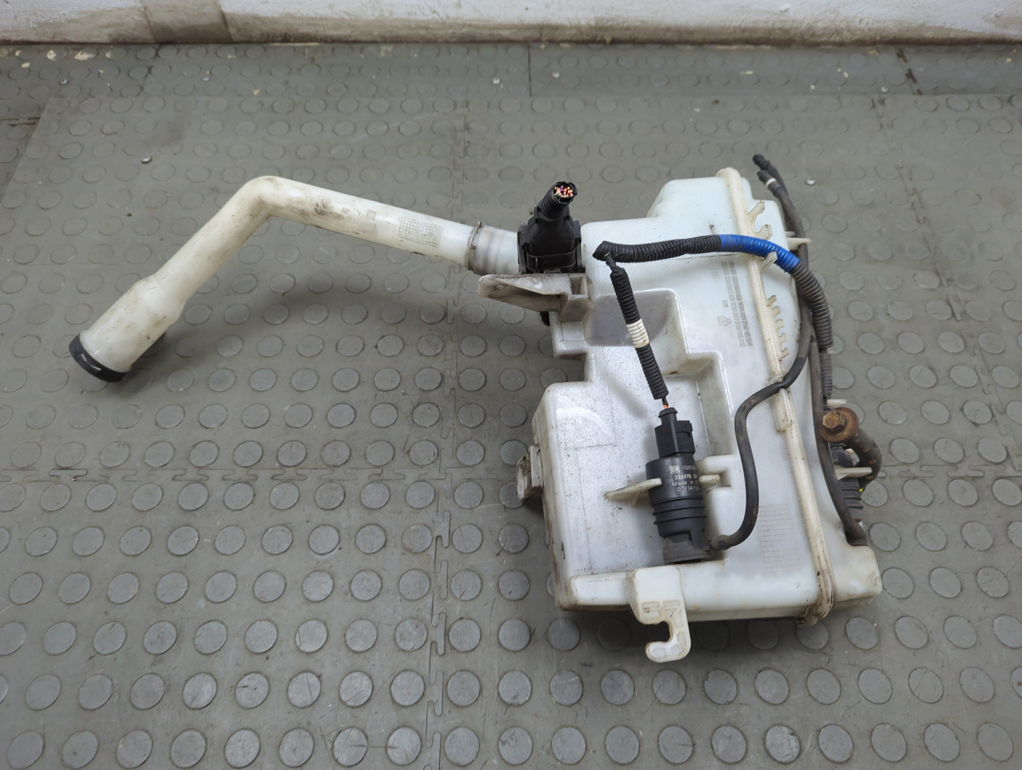 Бачок омывателя лобового стекла