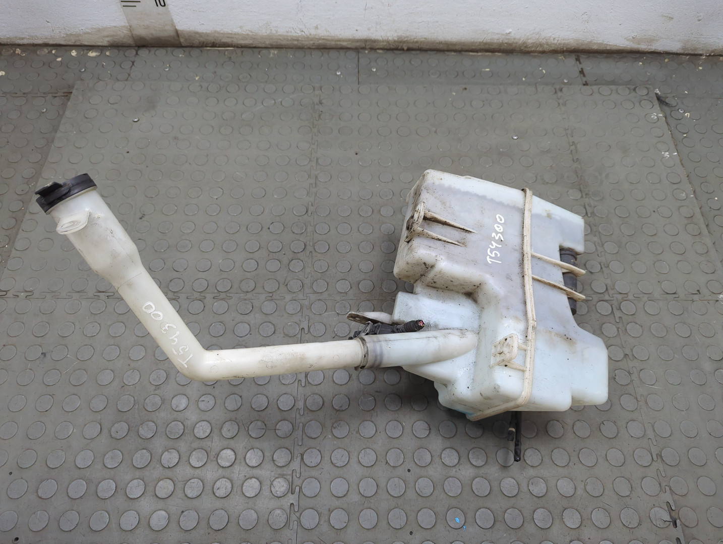 Бачок омывателя лобового стекла