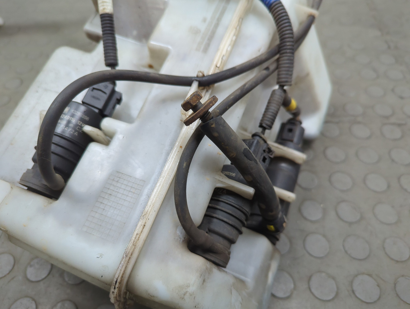 Бачок омывателя лобового стекла