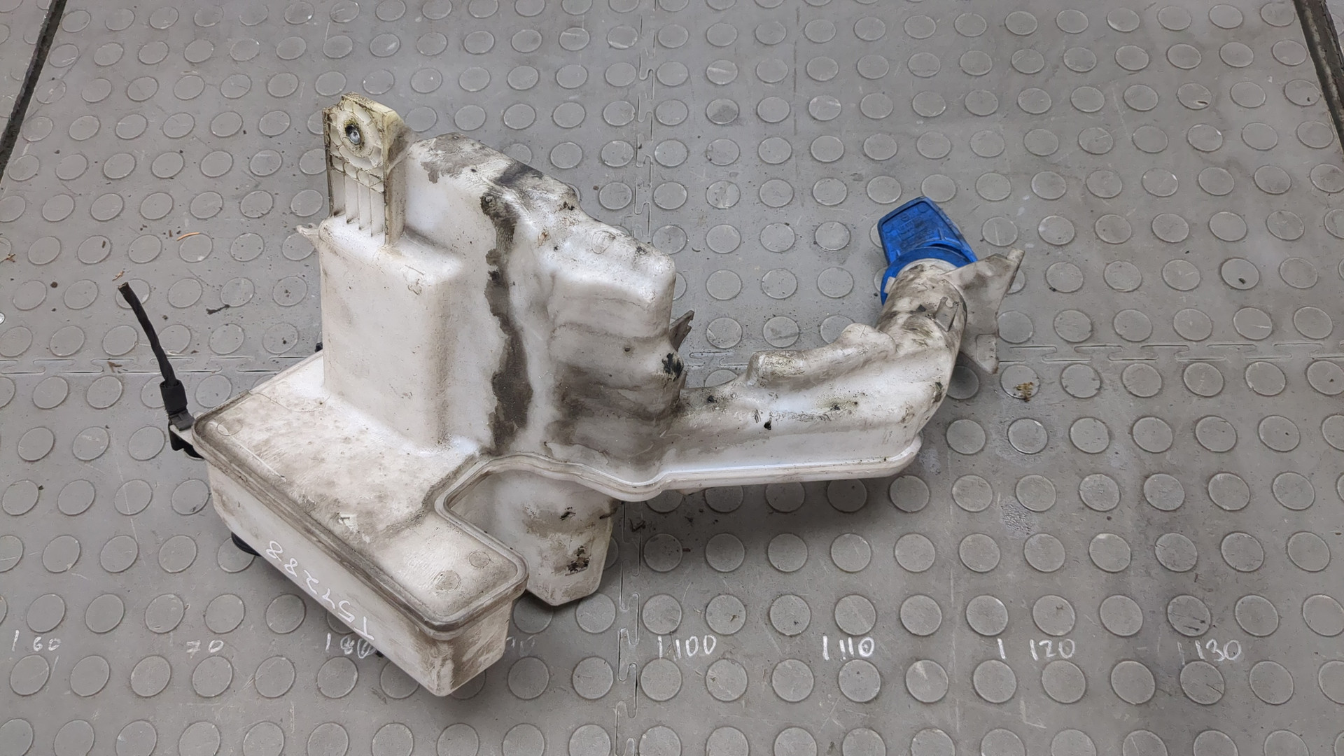 Бачок омывателя лобового стекла