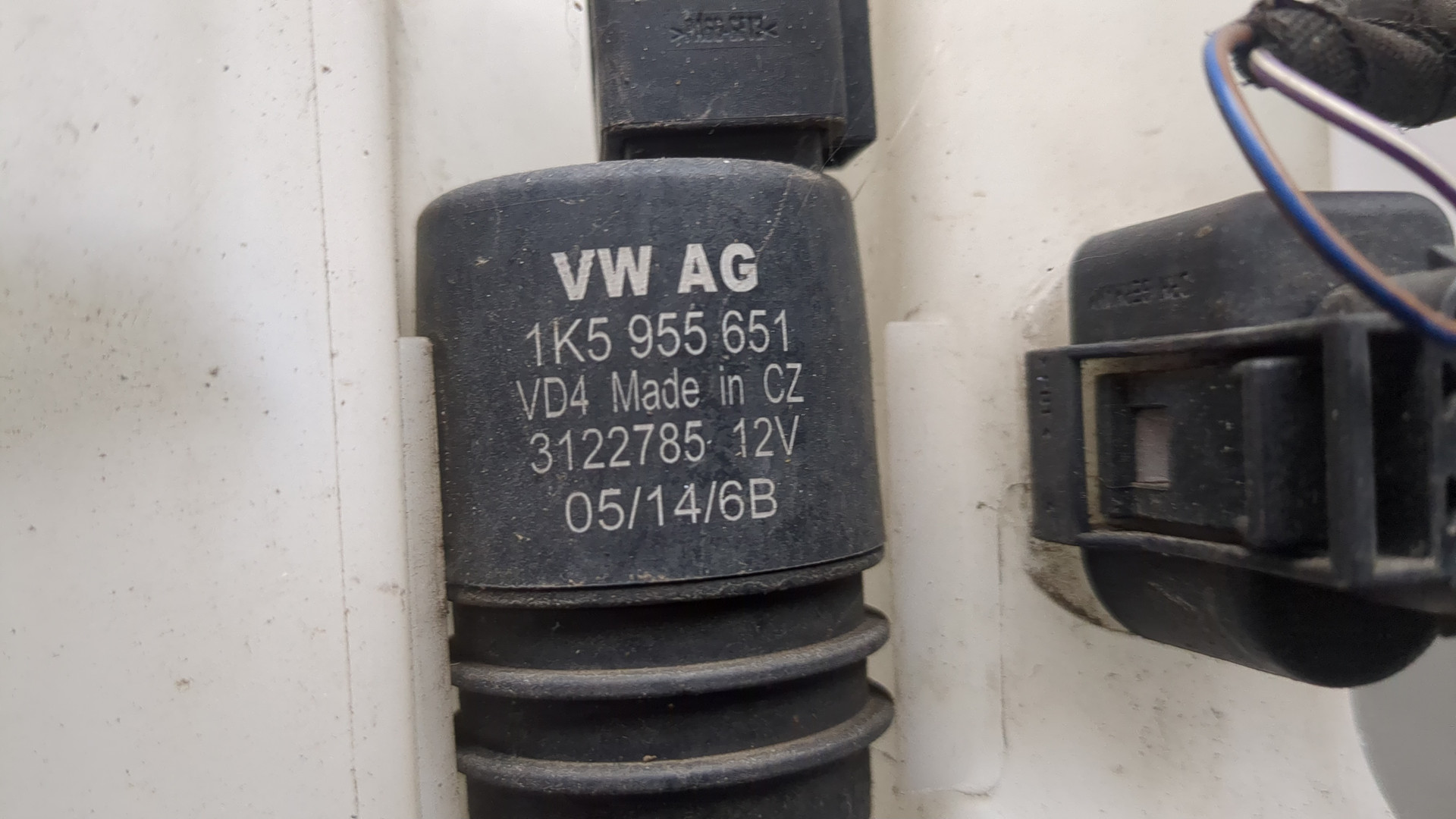 Бачок омывателя лобового стекла