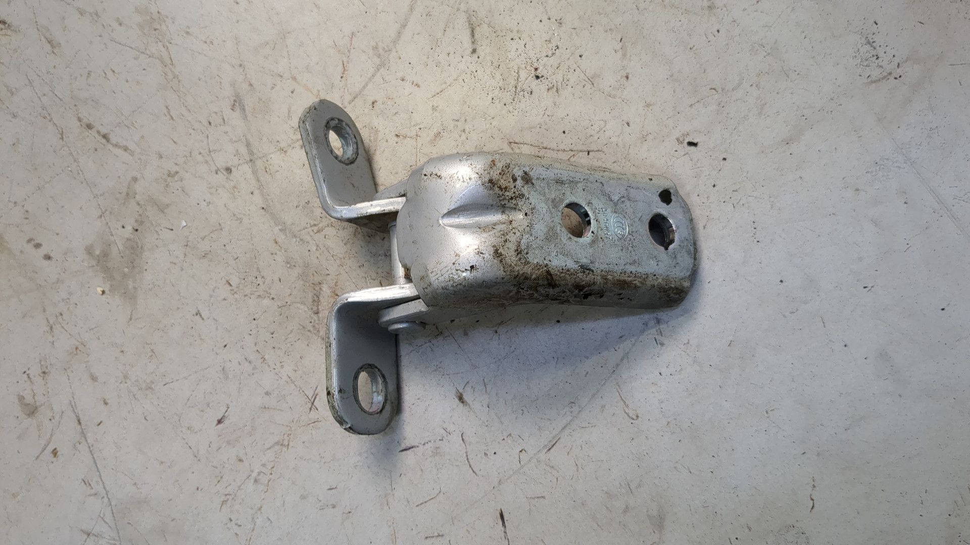 Петля двери