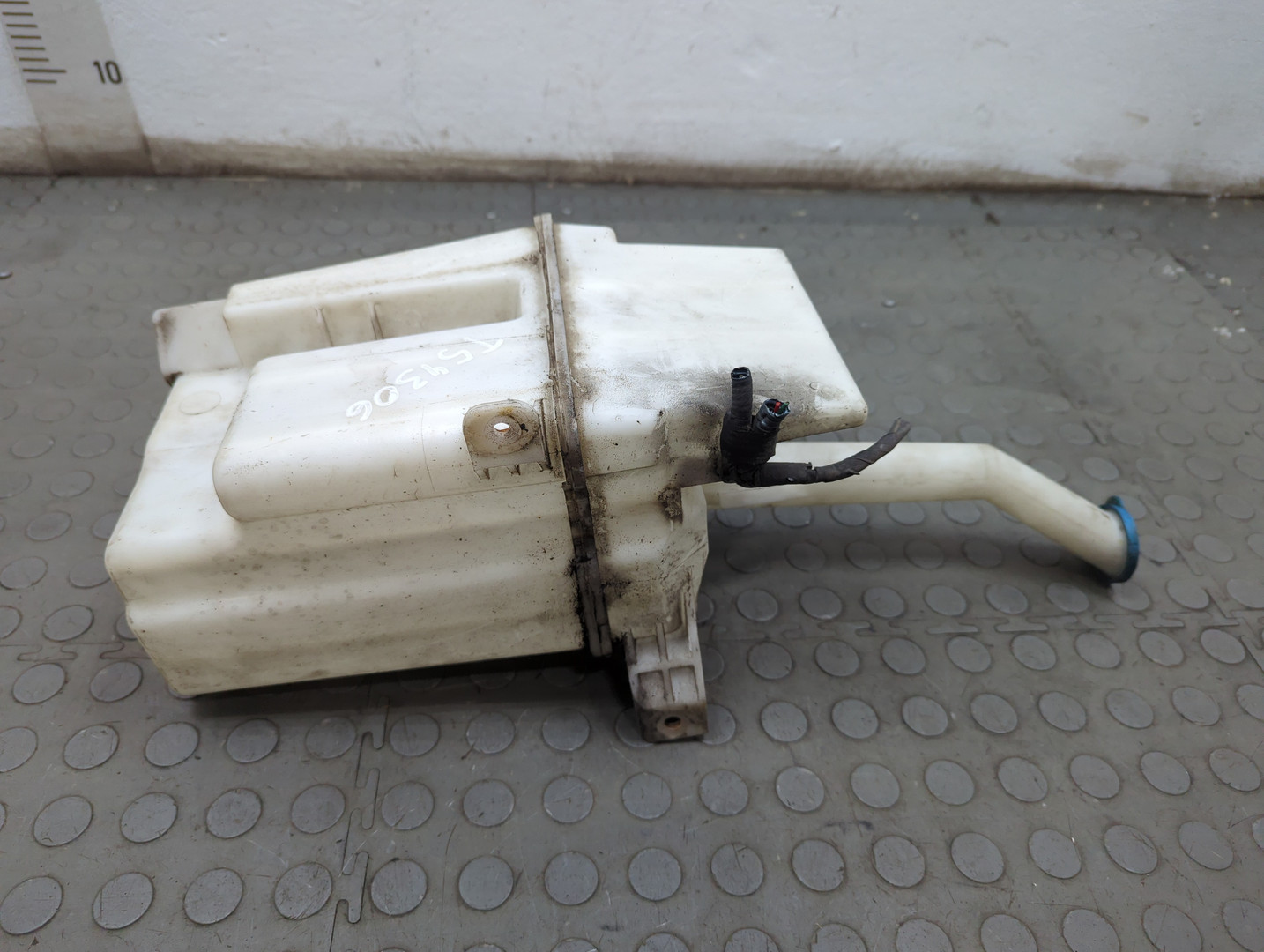 Бачок омывателя лобового стекла