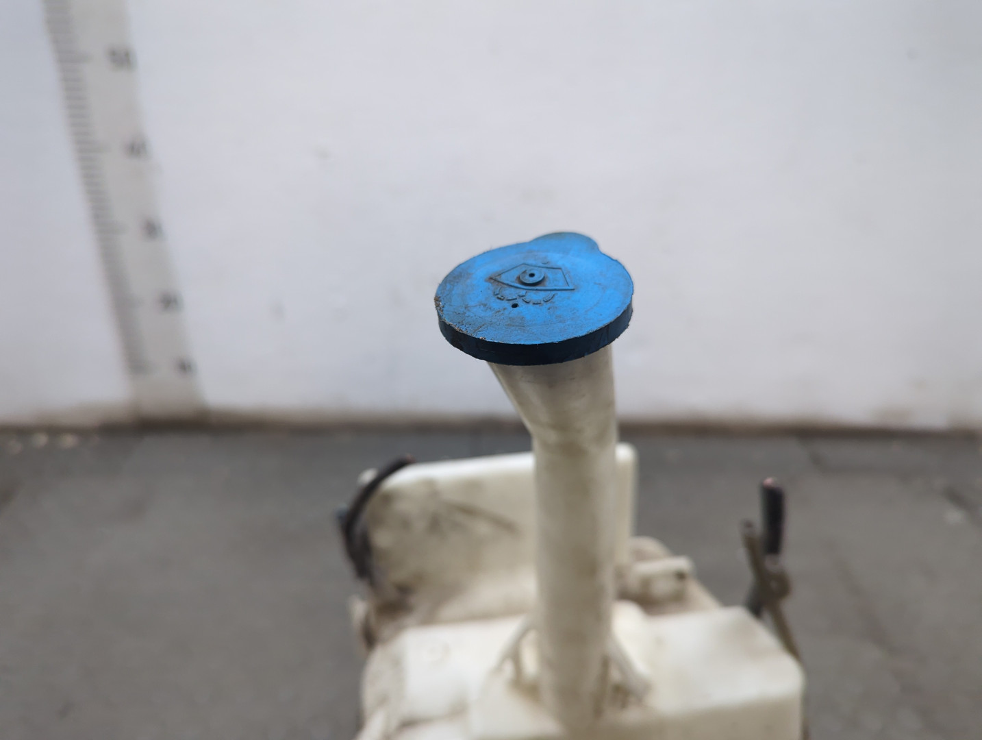 Бачок омывателя лобового стекла