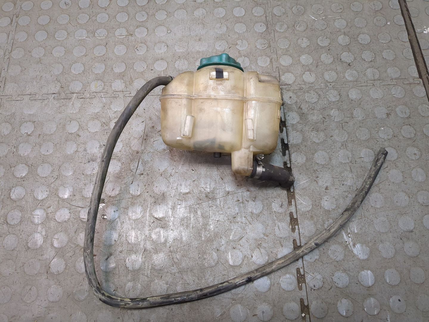 Бачок расширительный