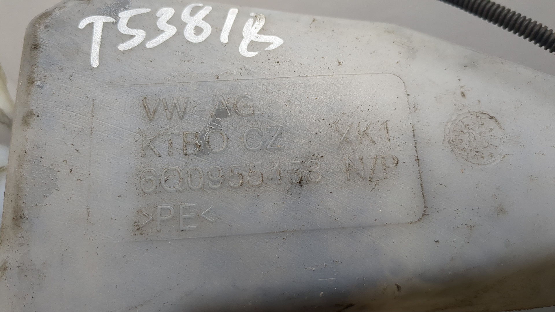 Бачок омывателя лобового стекла