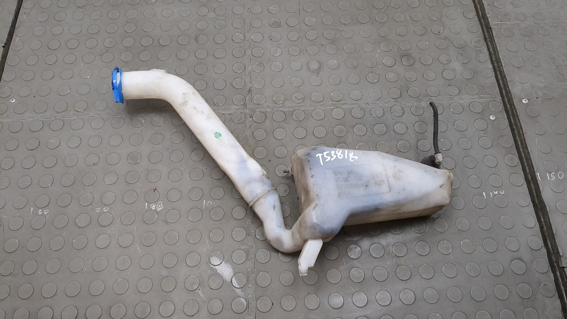 Бачок омывателя лобового стекла