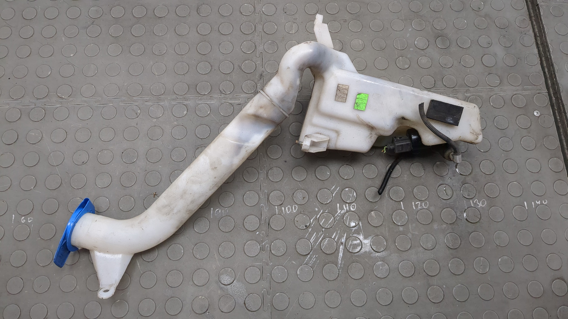 Бачок омывателя лобового стекла