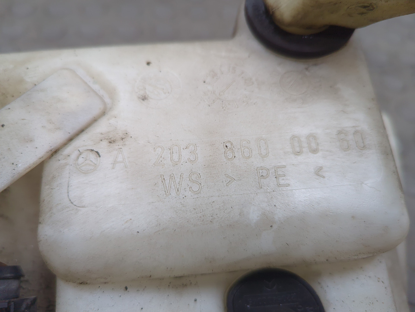 Бачок омывателя лобового стекла