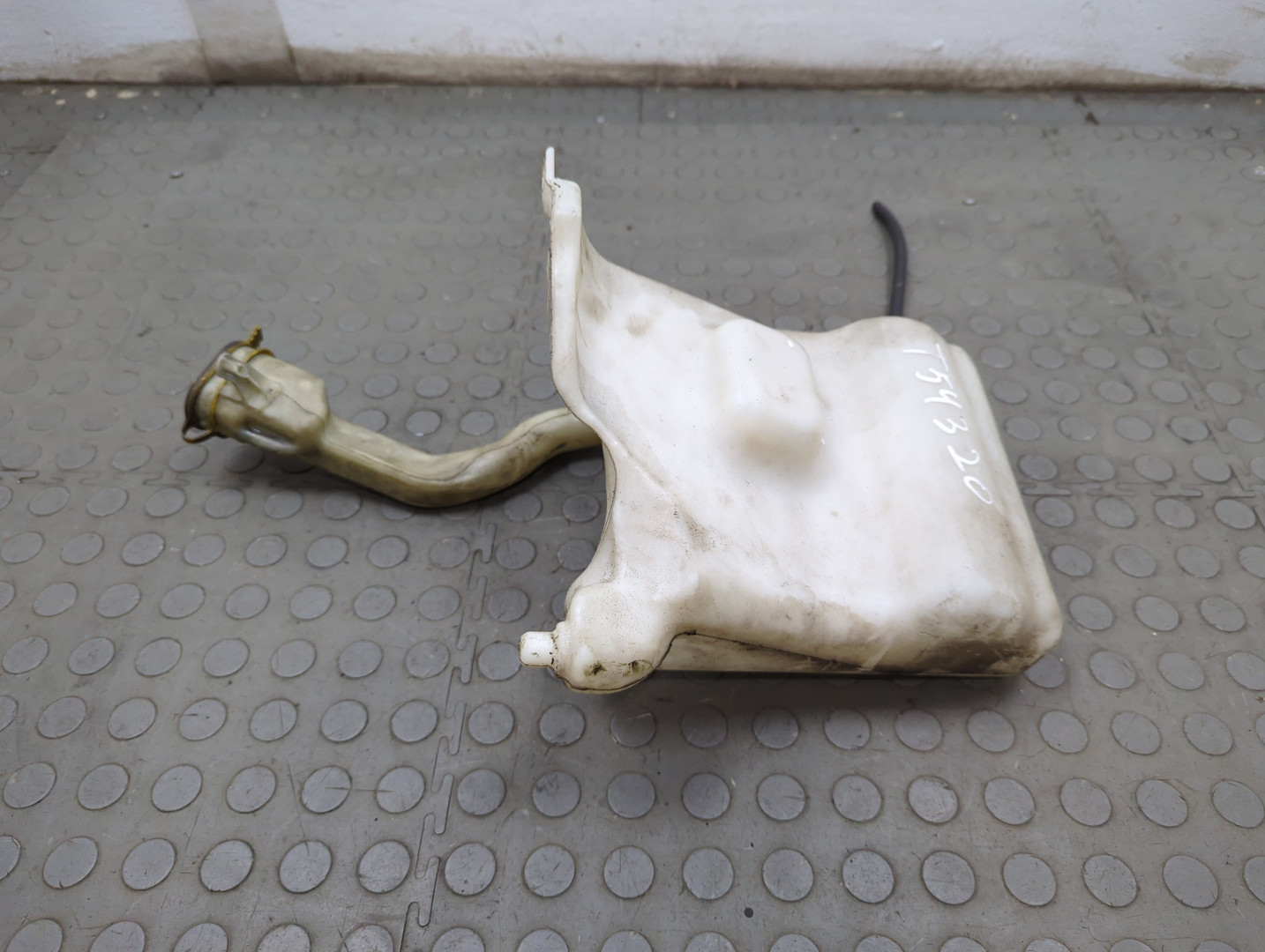 Бачок омывателя лобового стекла