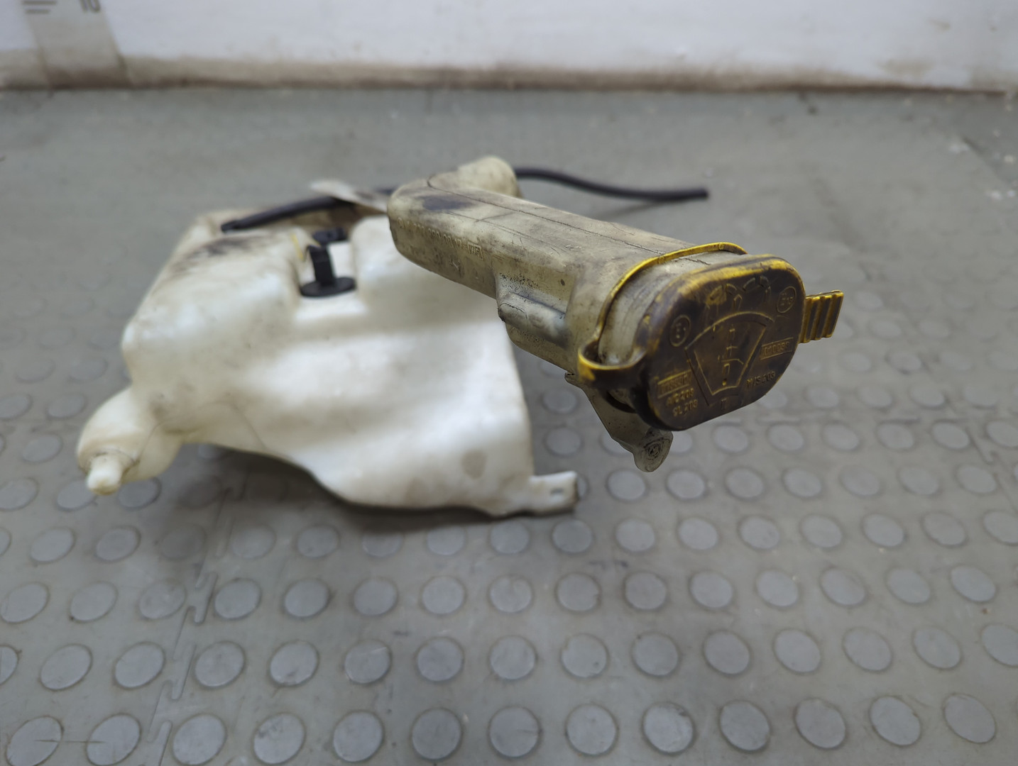 Бачок омывателя лобового стекла