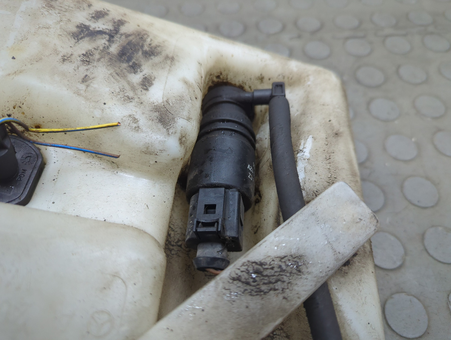 Бачок омывателя лобового стекла