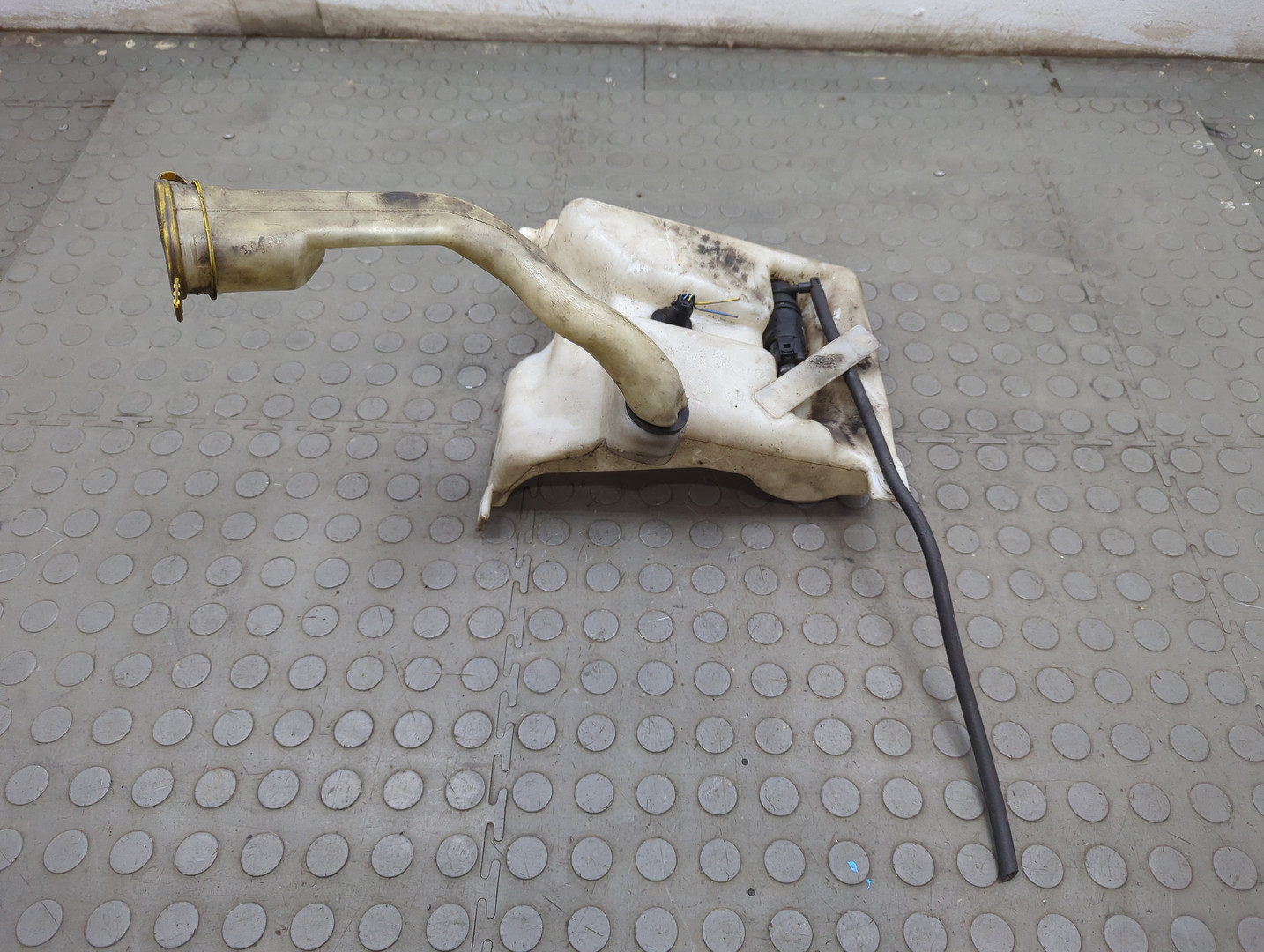 Бачок омывателя лобового стекла