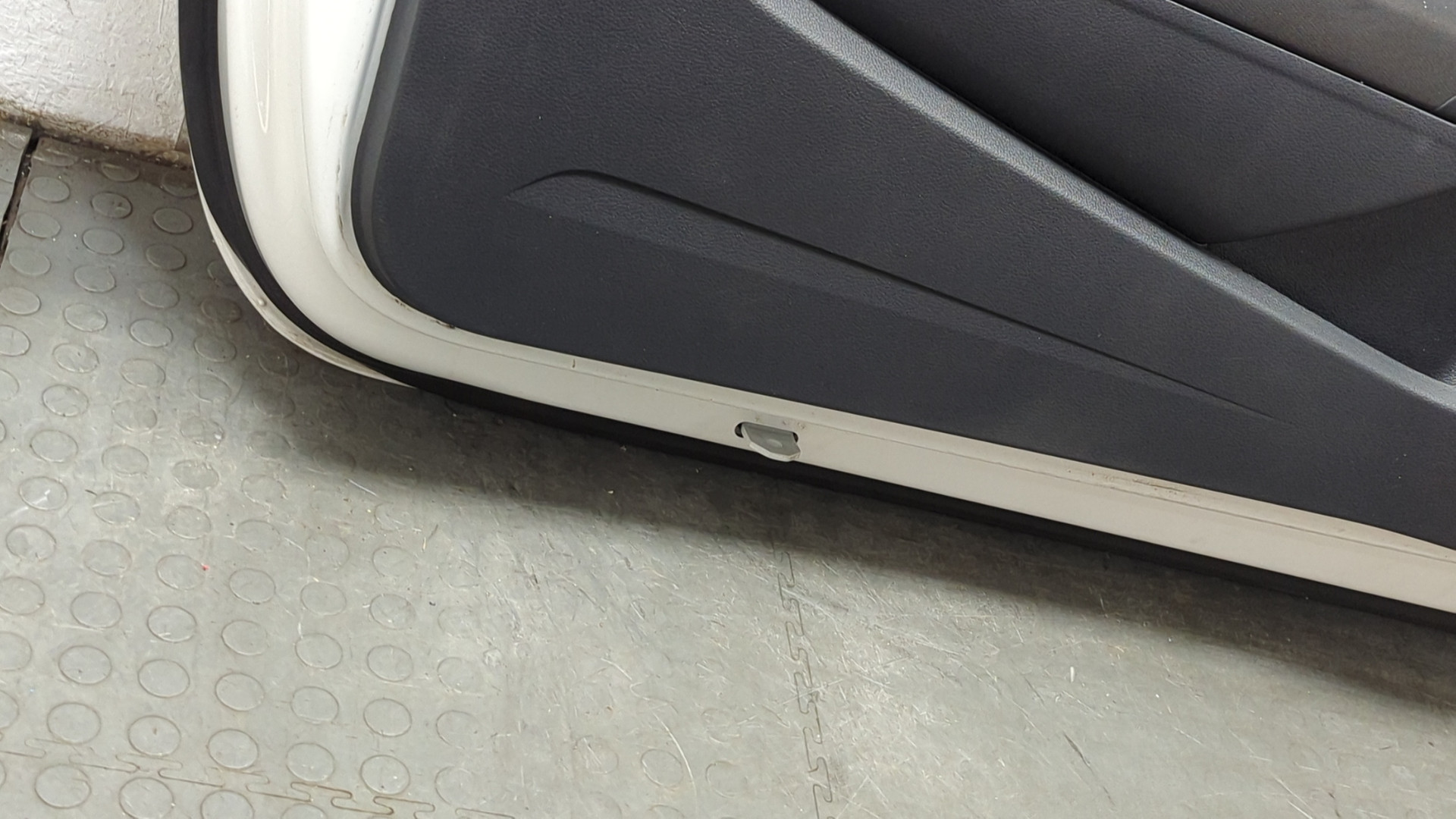 Дверь передняя левая