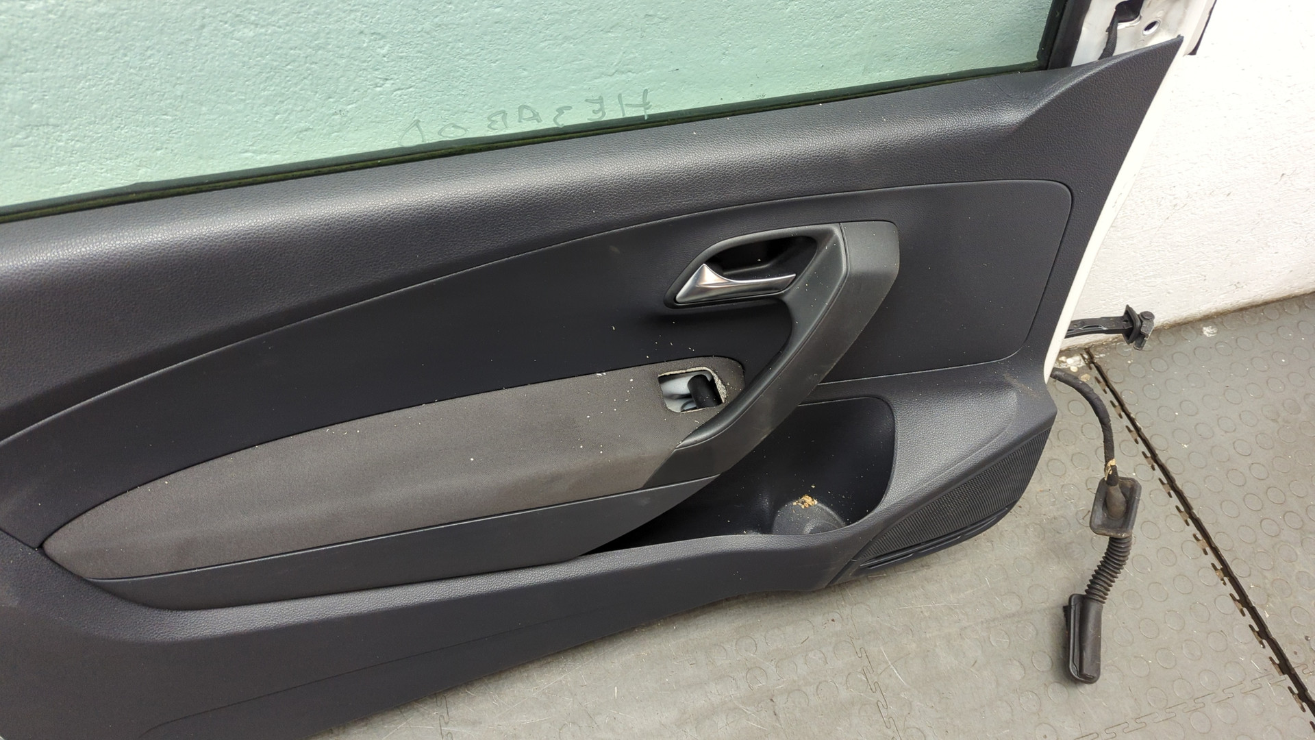 Дверь передняя левая