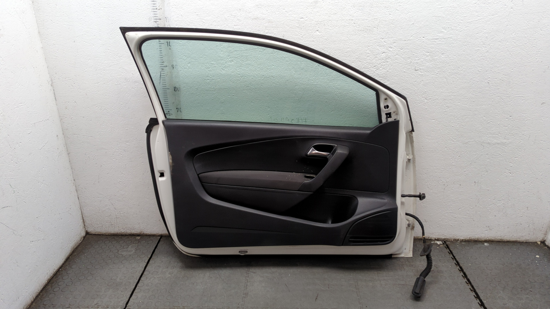 Дверь передняя левая