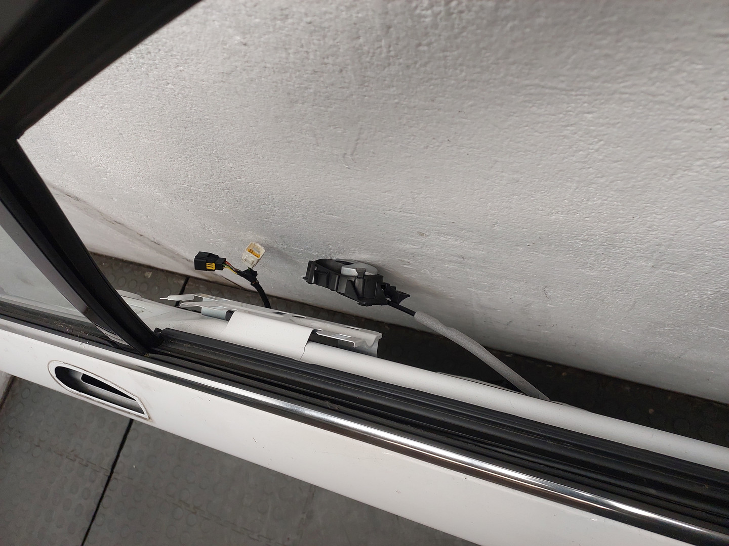 Дверь передняя левая