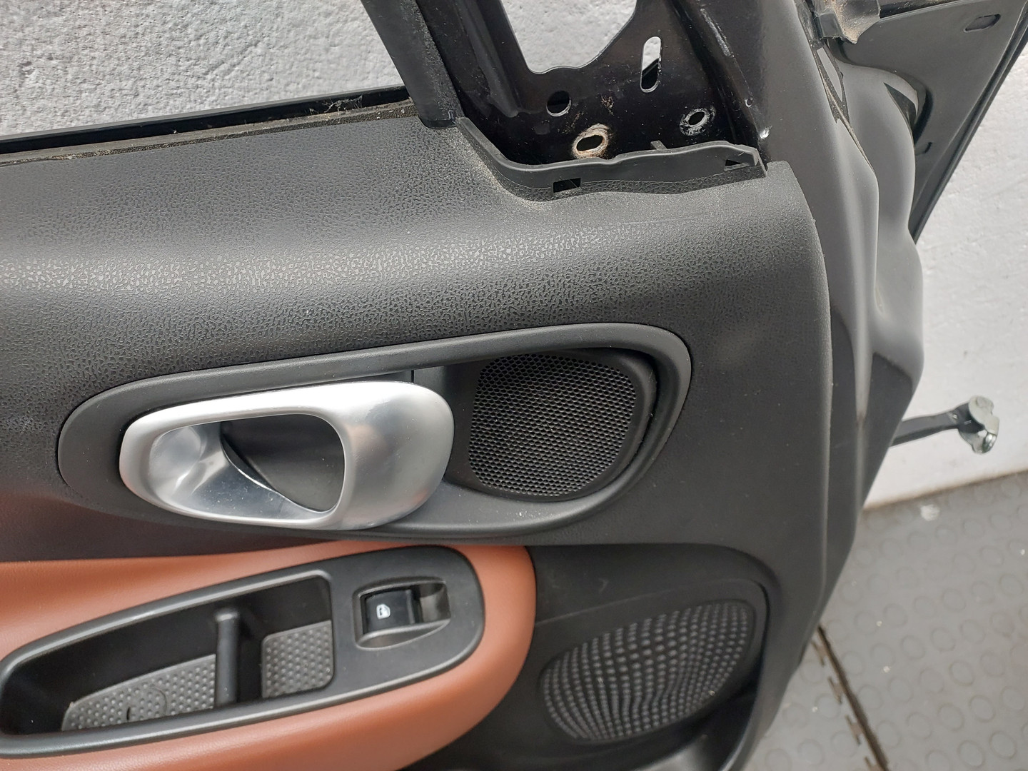 Дверь передняя левая