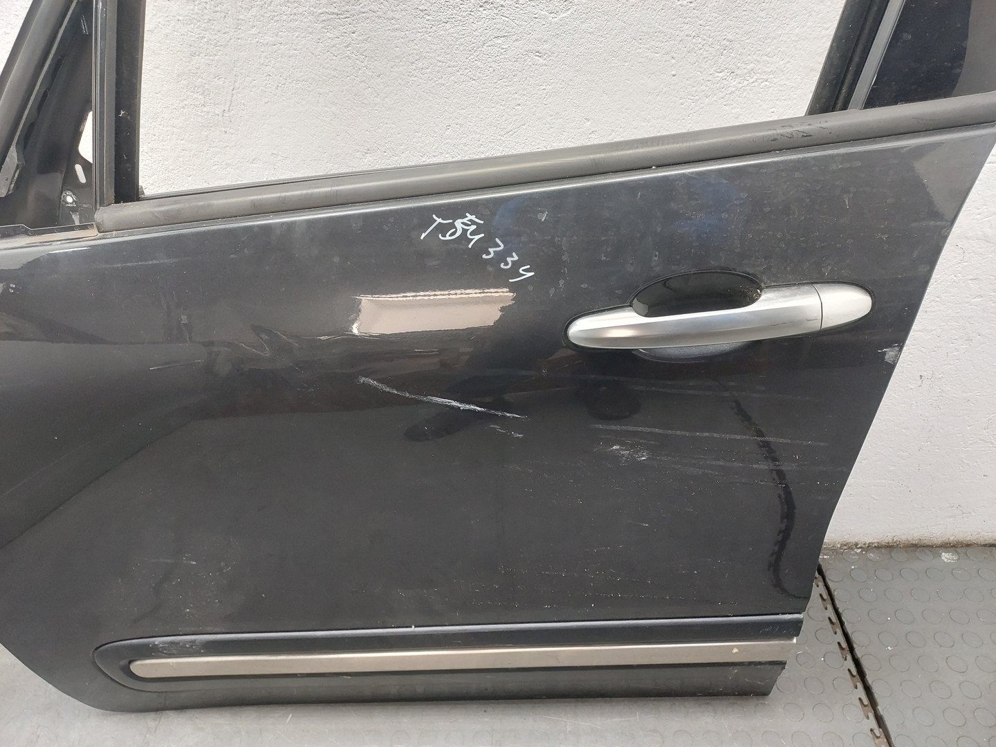 Дверь передняя левая