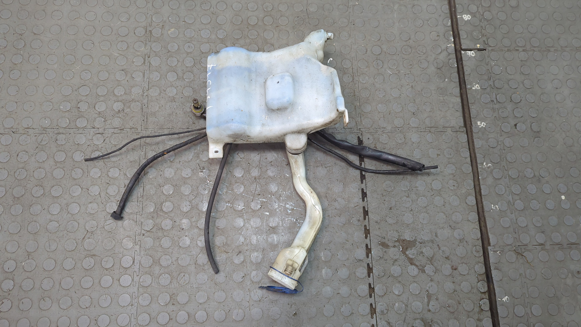 Бачок омывателя лобового стекла