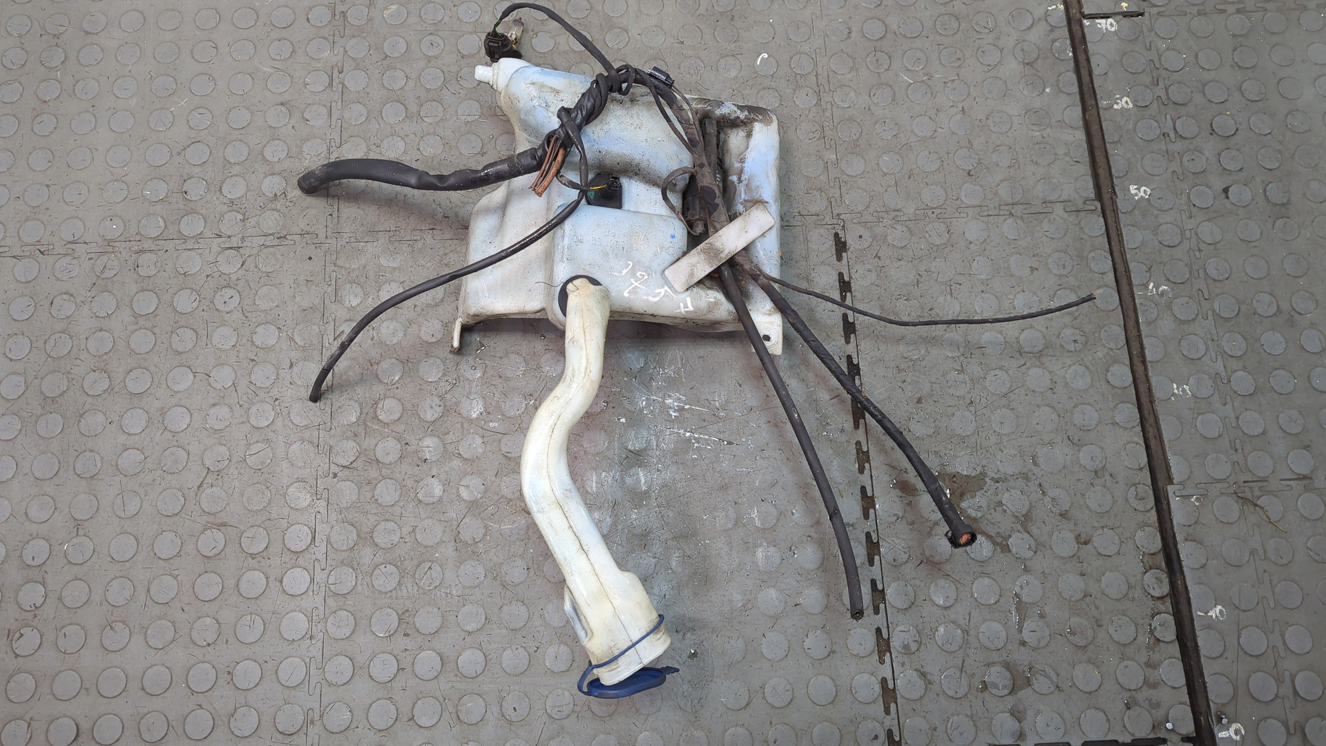 Бачок омывателя лобового стекла