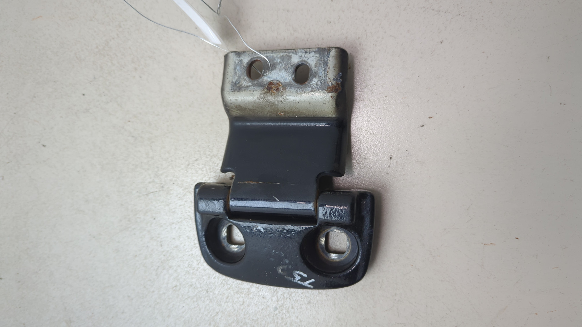 Петля двери