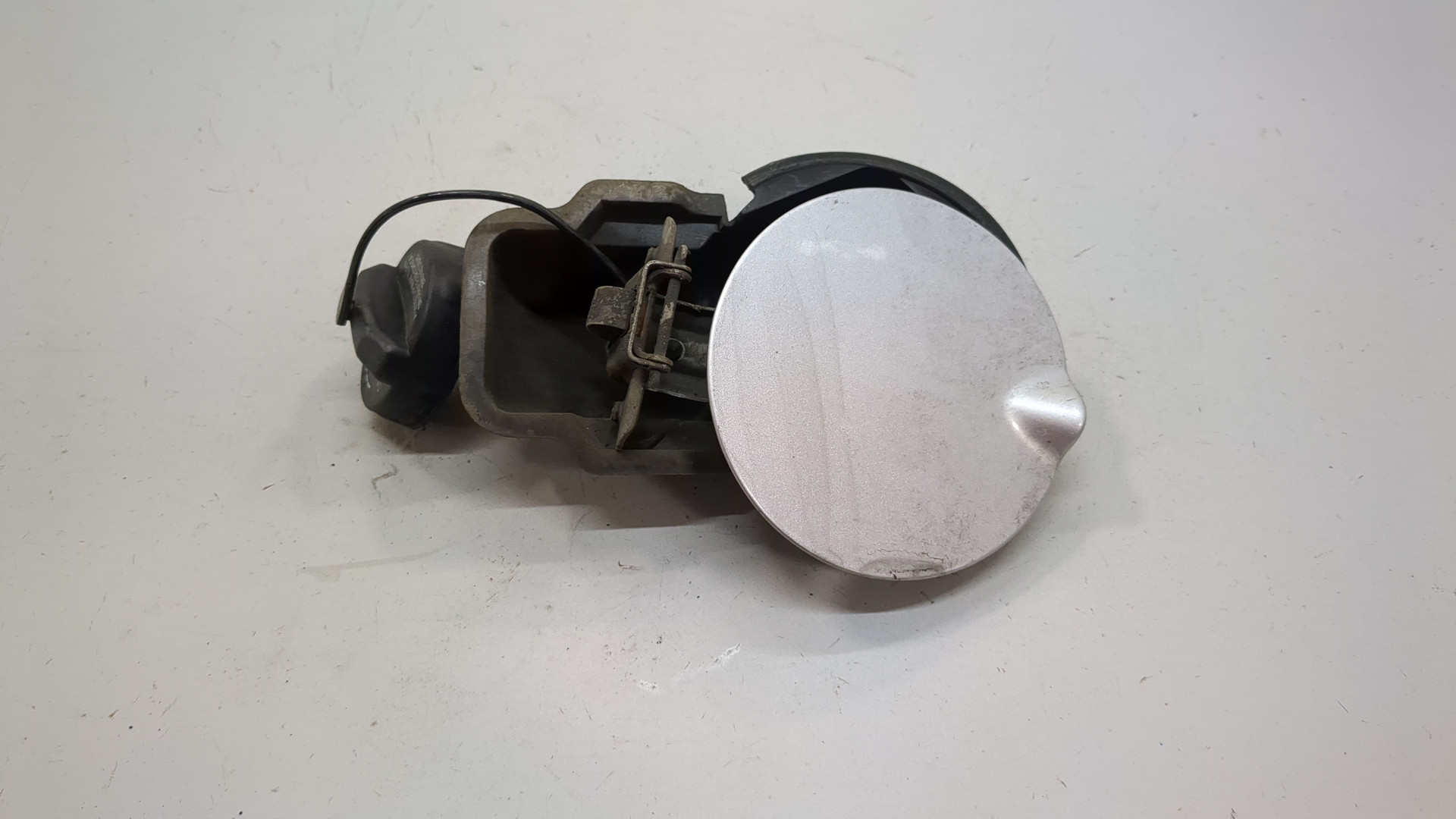 Лючок бензобака