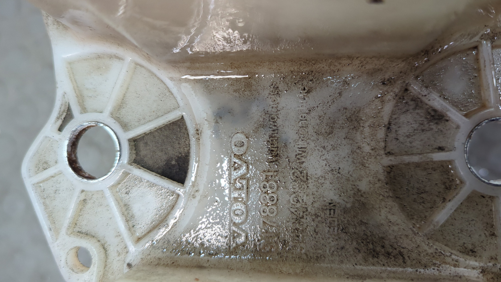 Бачок омывателя лобового стекла