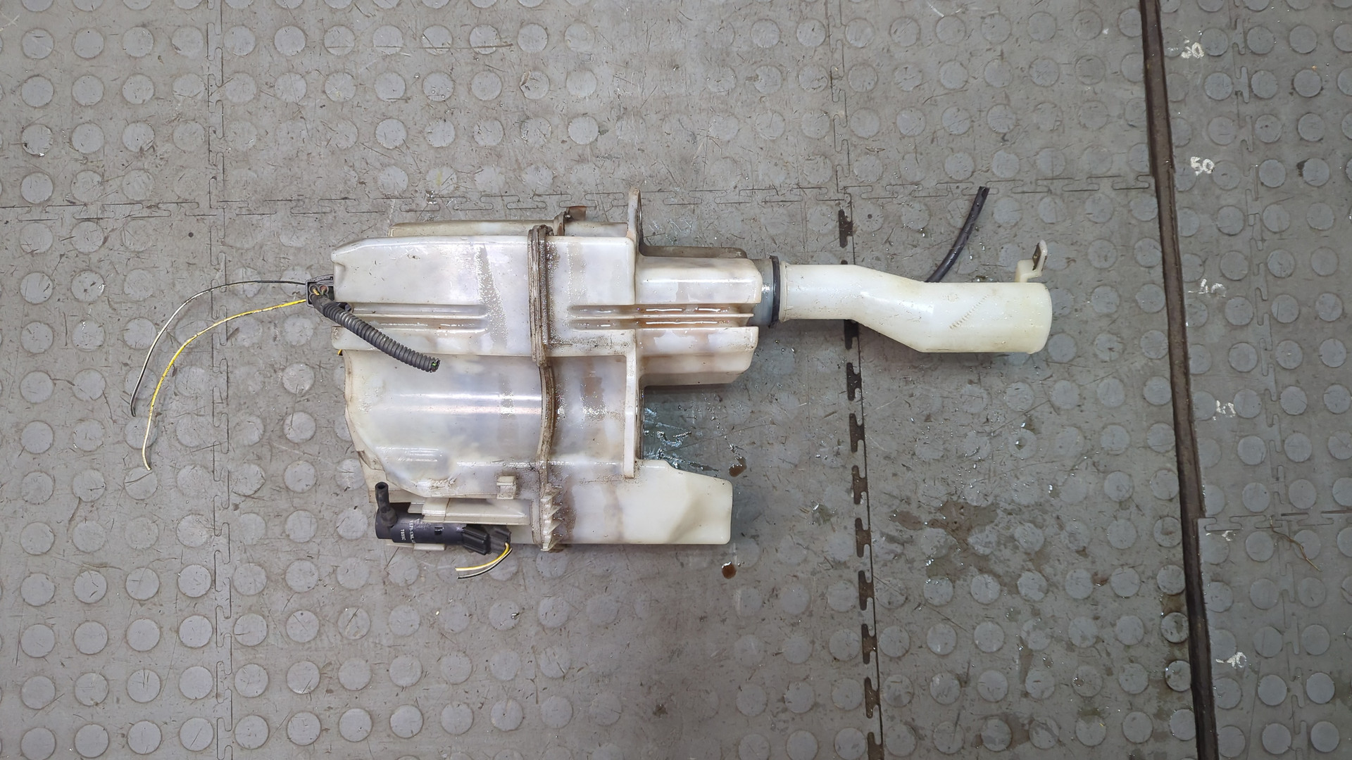 Бачок омывателя лобового стекла