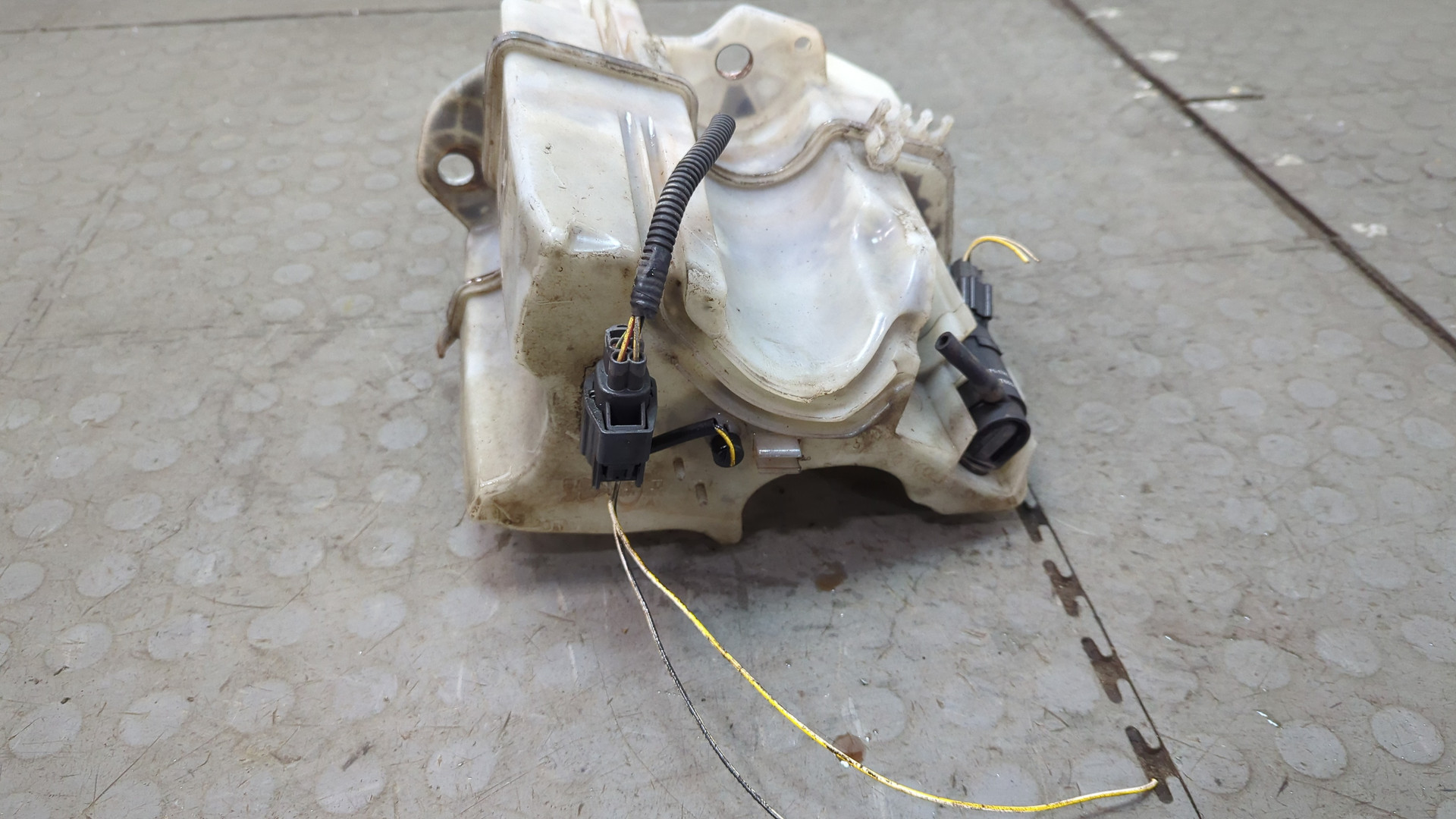 Бачок омывателя лобового стекла