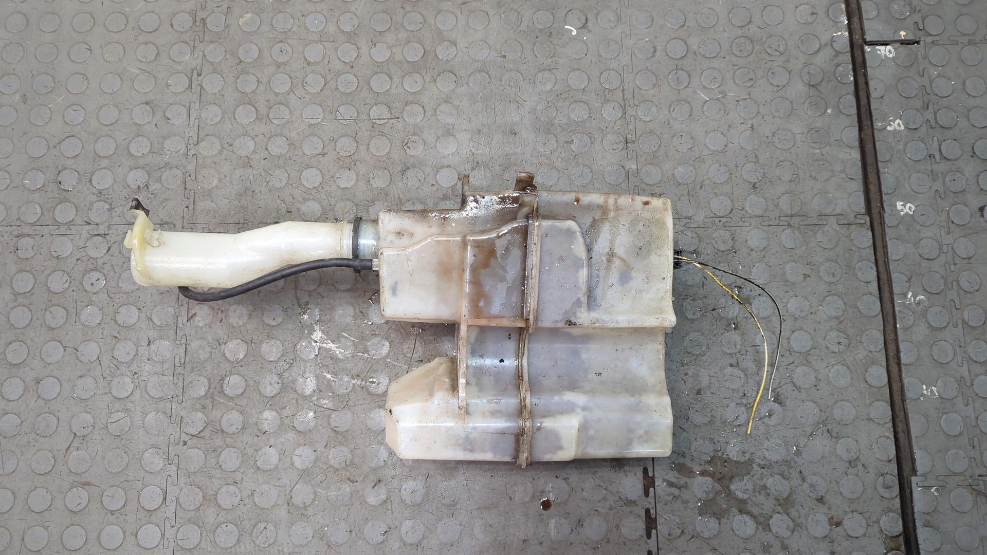 Бачок омывателя лобового стекла