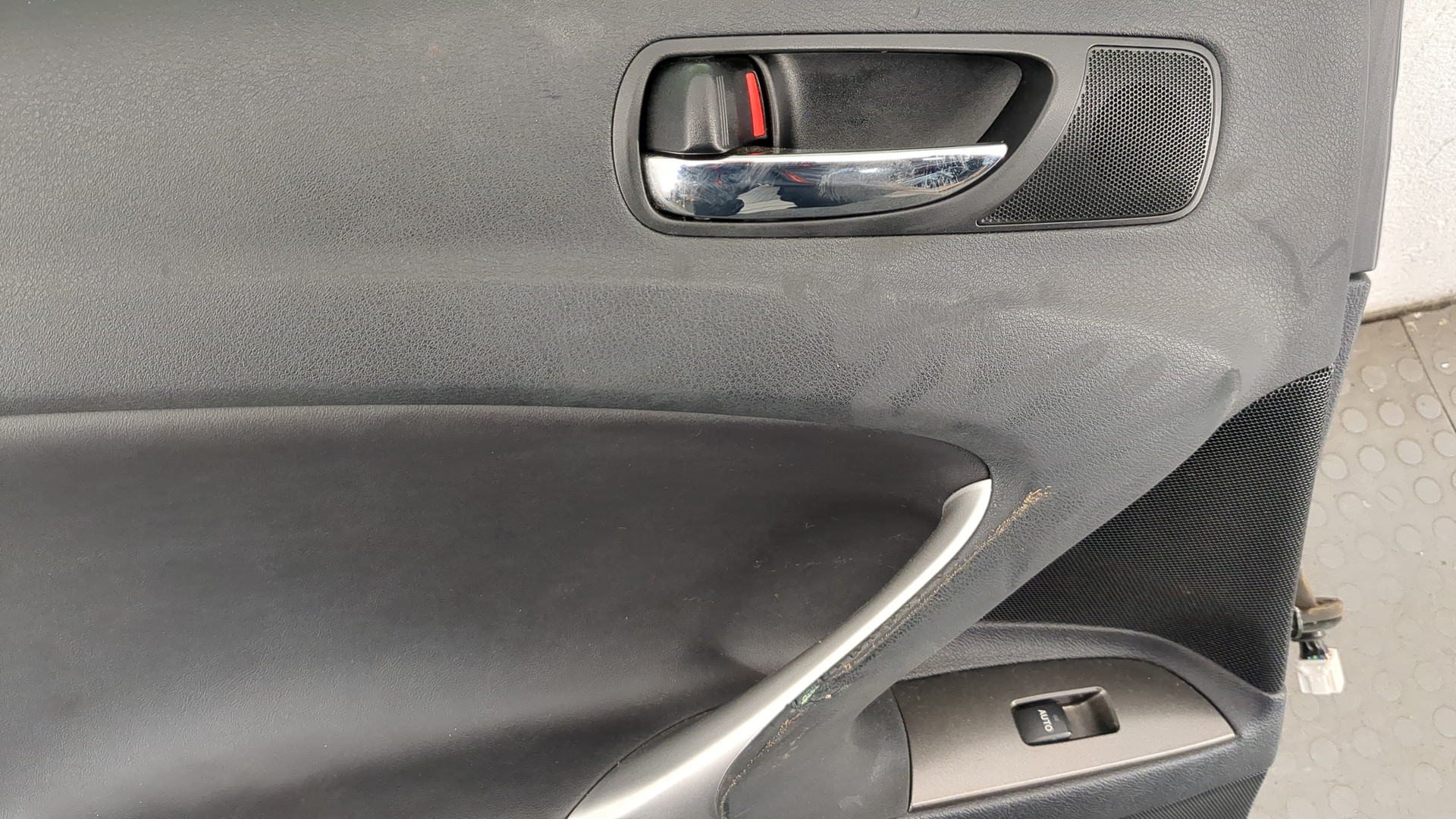 Дверь задняя левая