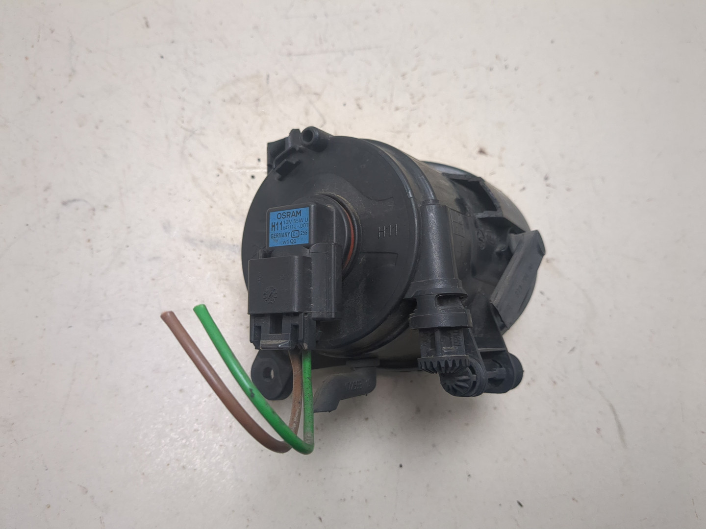 Фара противотуманная левая