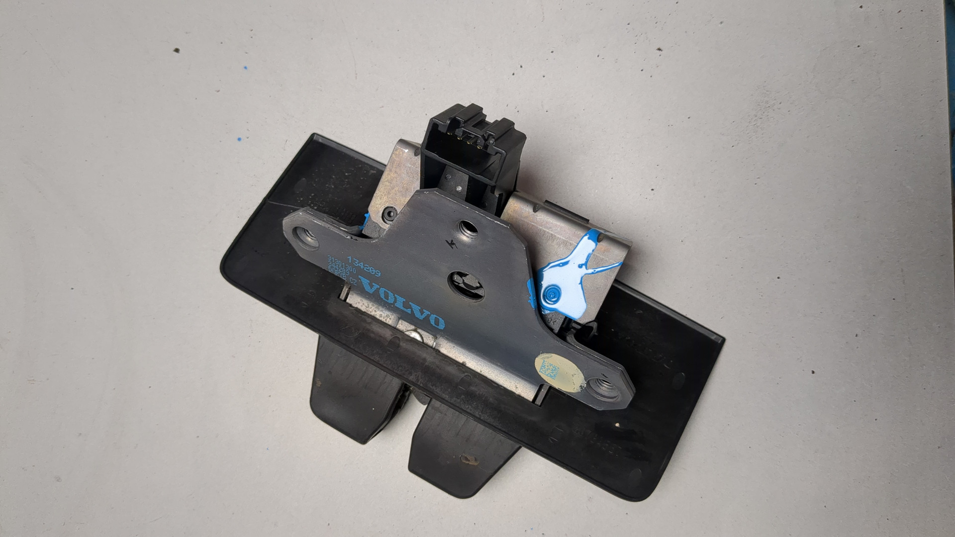 Замок багажника