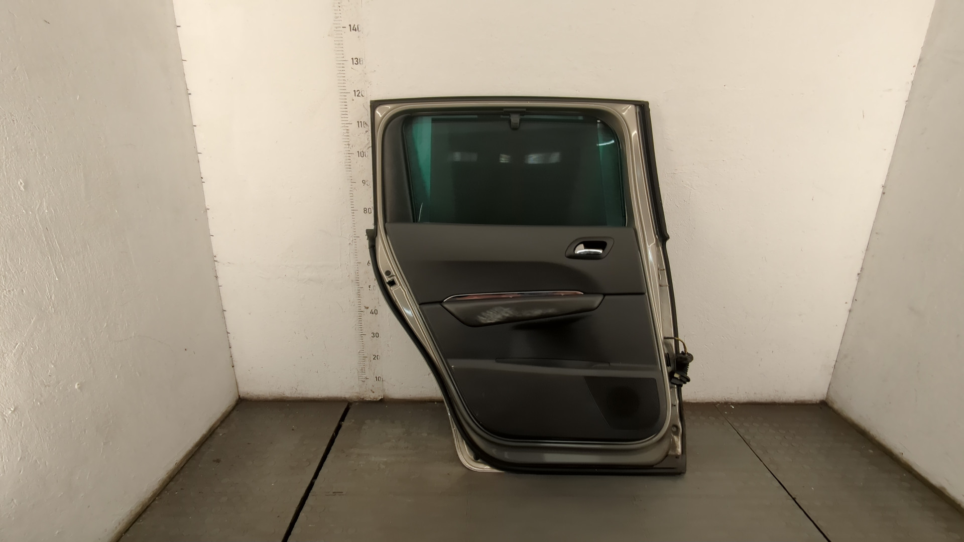 Дверь задняя левая