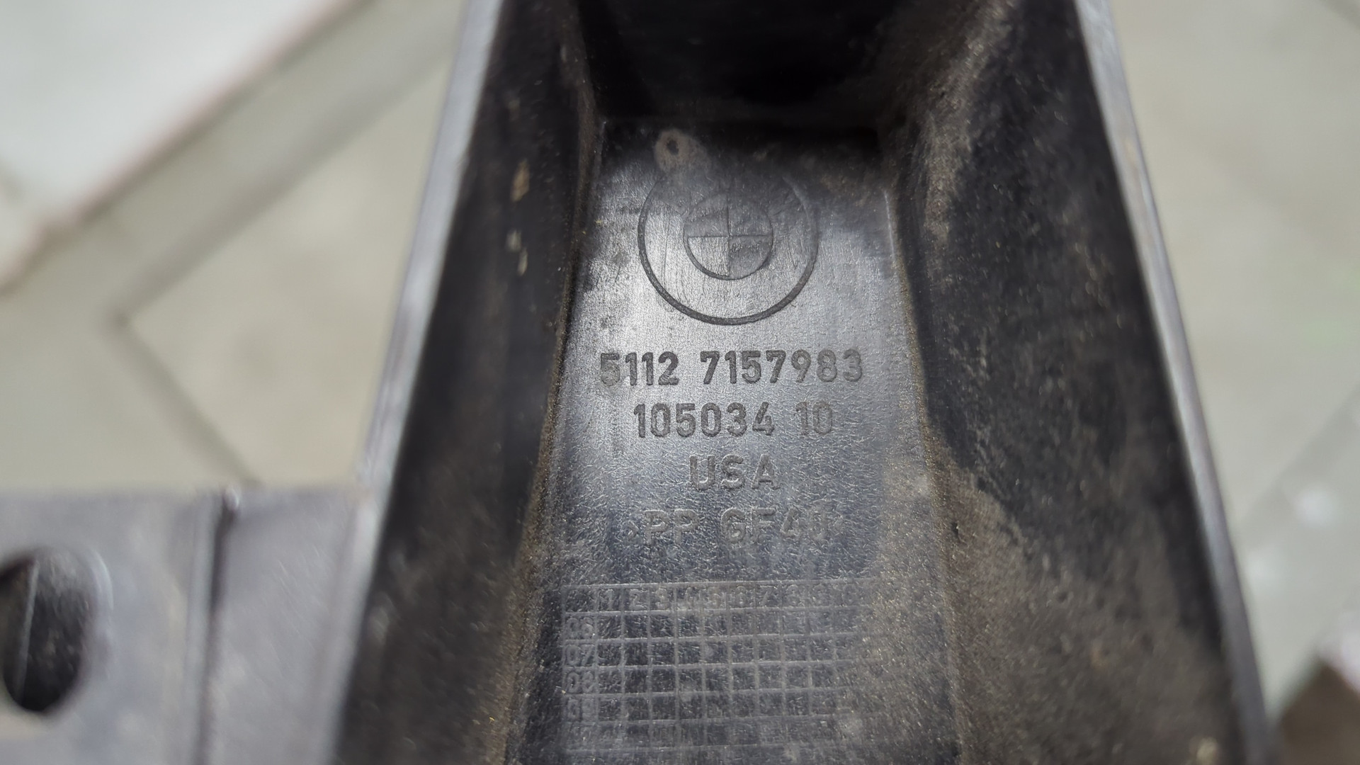 Кронштейн фар левый