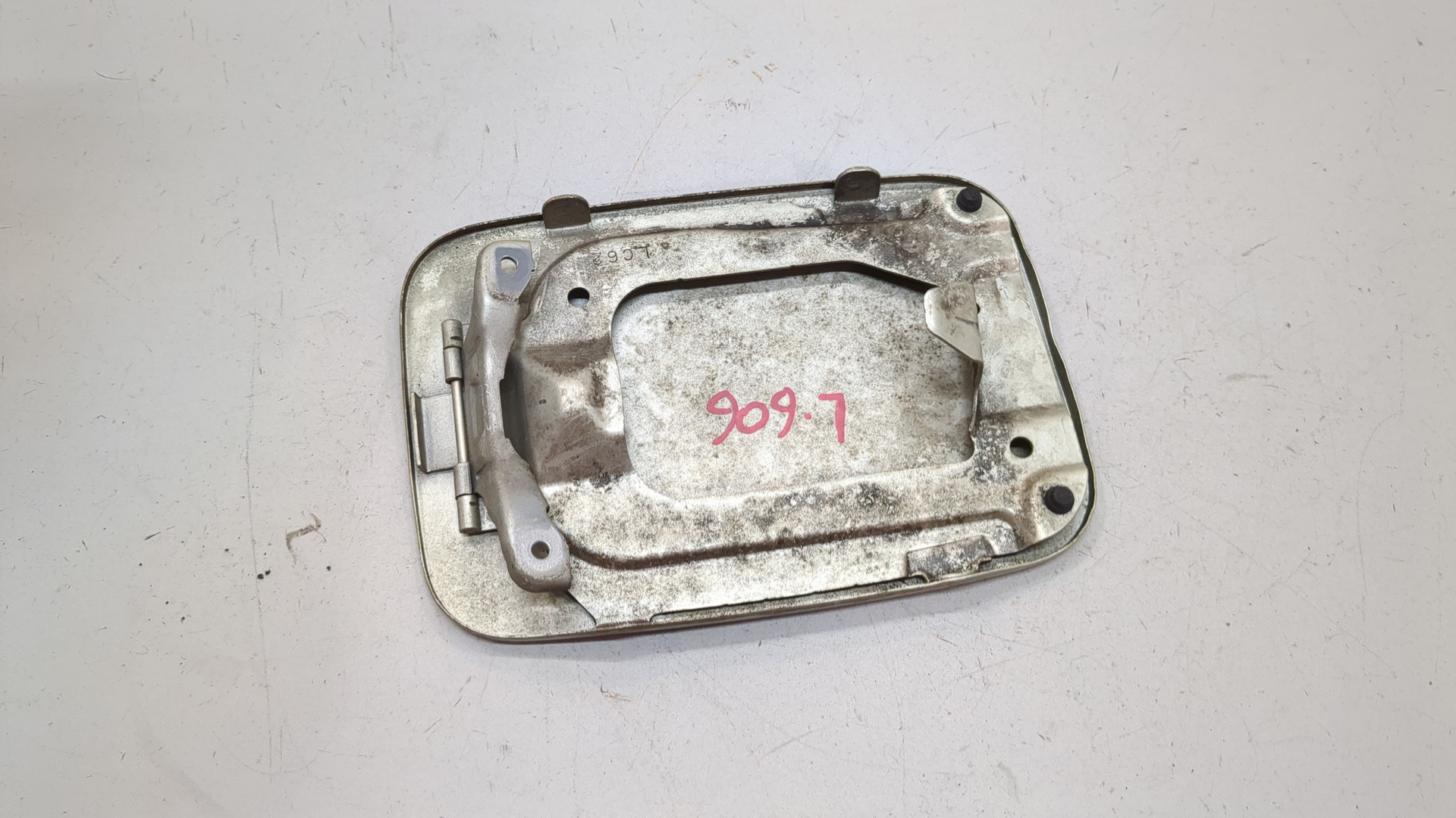 Лючок бензобака