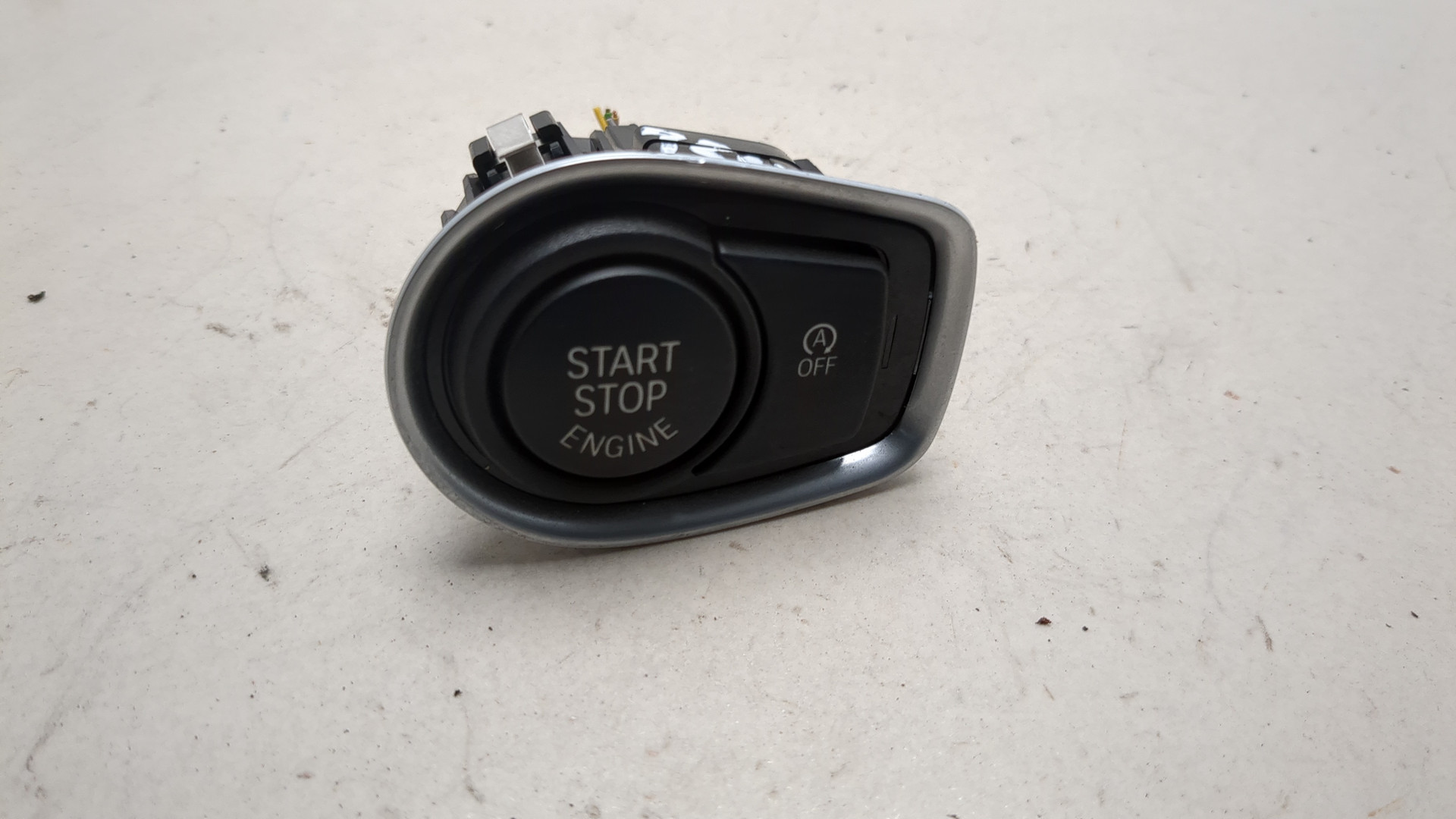 Кнопка запуска двигателя