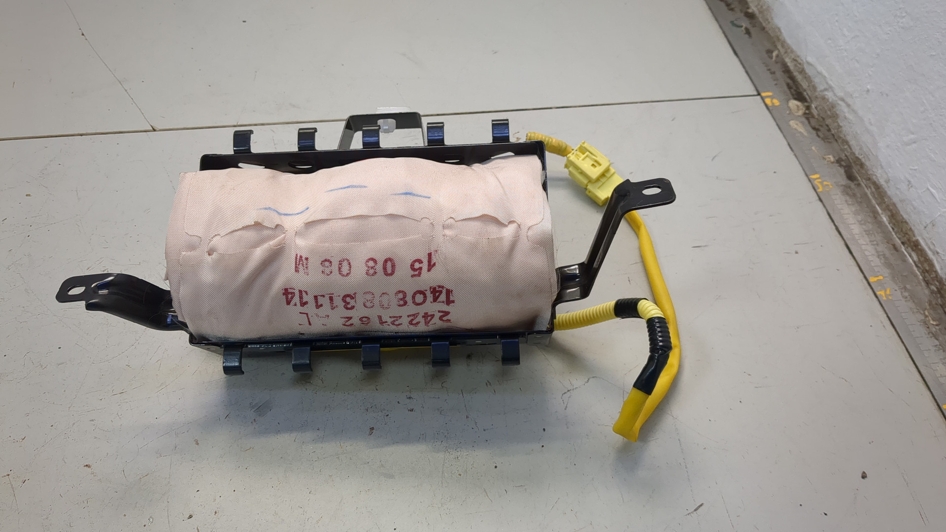 Подушка безопасности пассажирская (в торпедо)